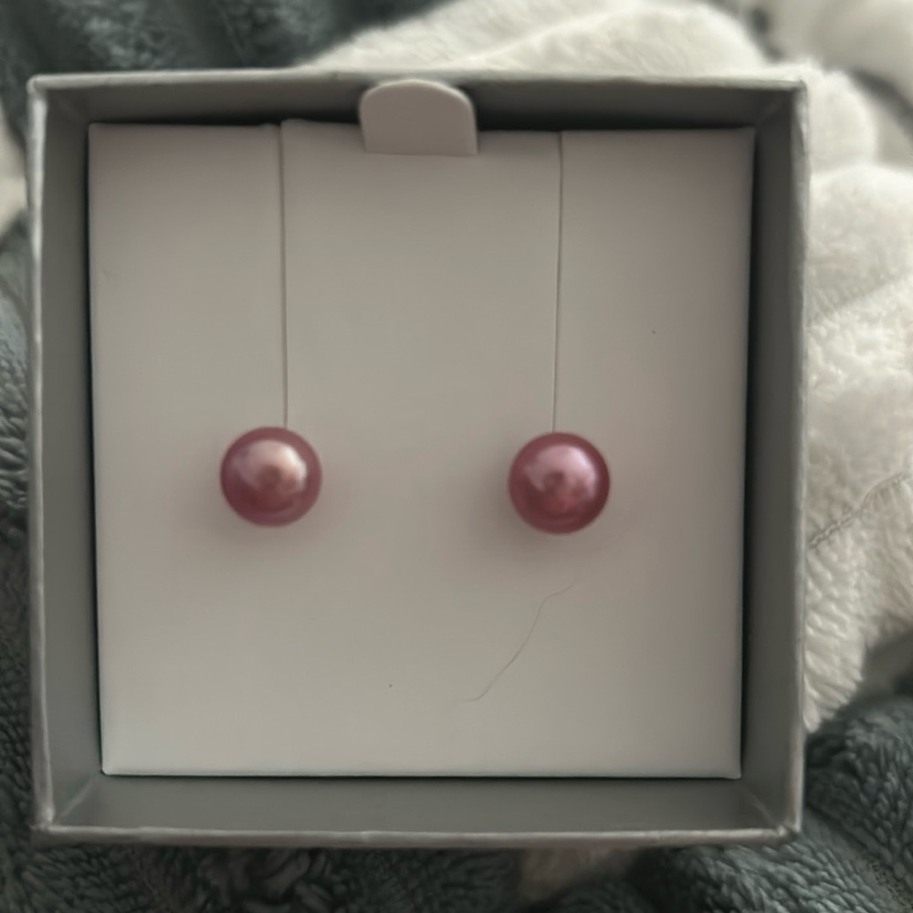 Pink Honora Pearl Stud earrings. Brand New in silver box. Never worn